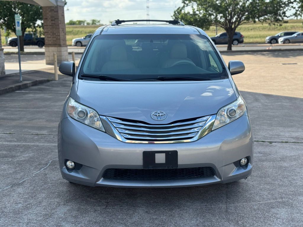 Photo 2 of this TOYOTA SIENNA