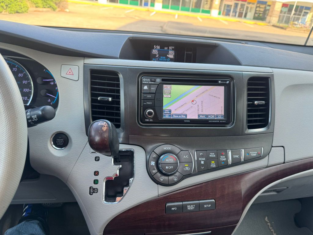 Photo 22 of this TOYOTA SIENNA