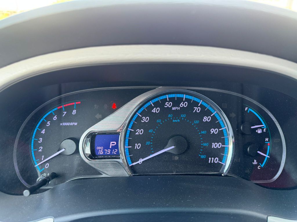 Photo 23 of this TOYOTA SIENNA