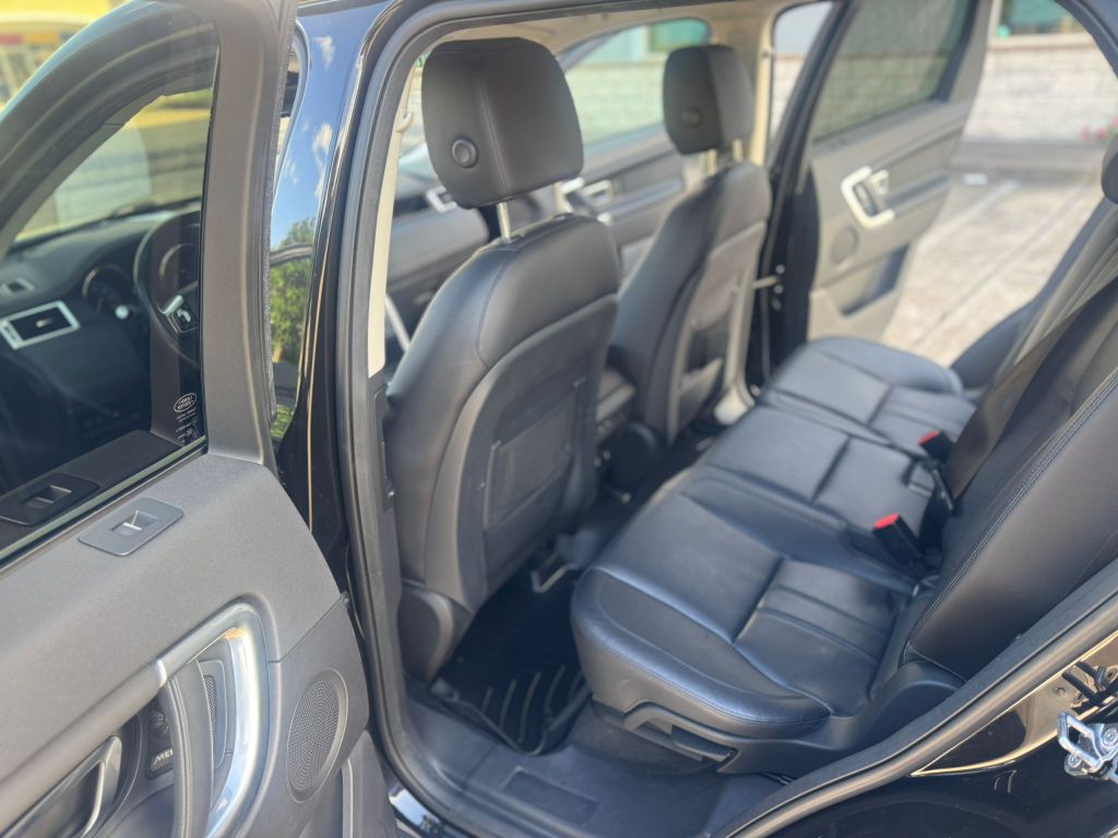 Photo 14 of this LAND ROVER DISCOVERY SPORT