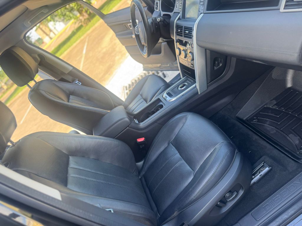 Photo 19 of this LAND ROVER DISCOVERY SPORT