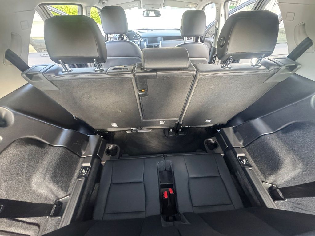 Photo 21 of this LAND ROVER DISCOVERY SPORT