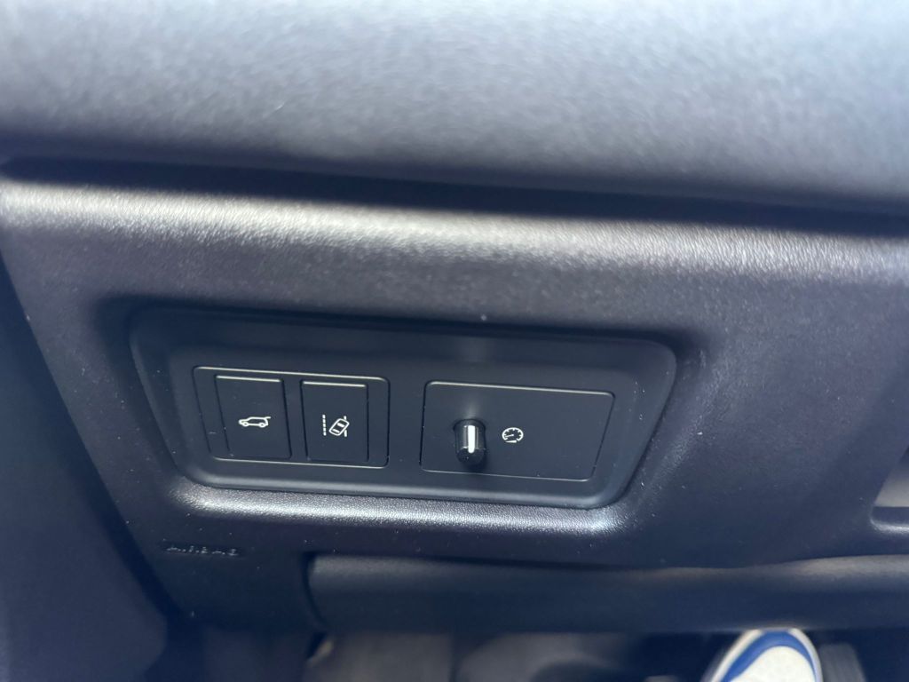 Photo 24 of this LAND ROVER DISCOVERY SPORT