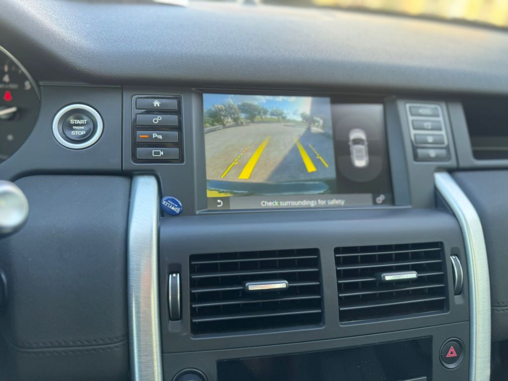 Photo 25 of this LAND ROVER DISCOVERY SPORT