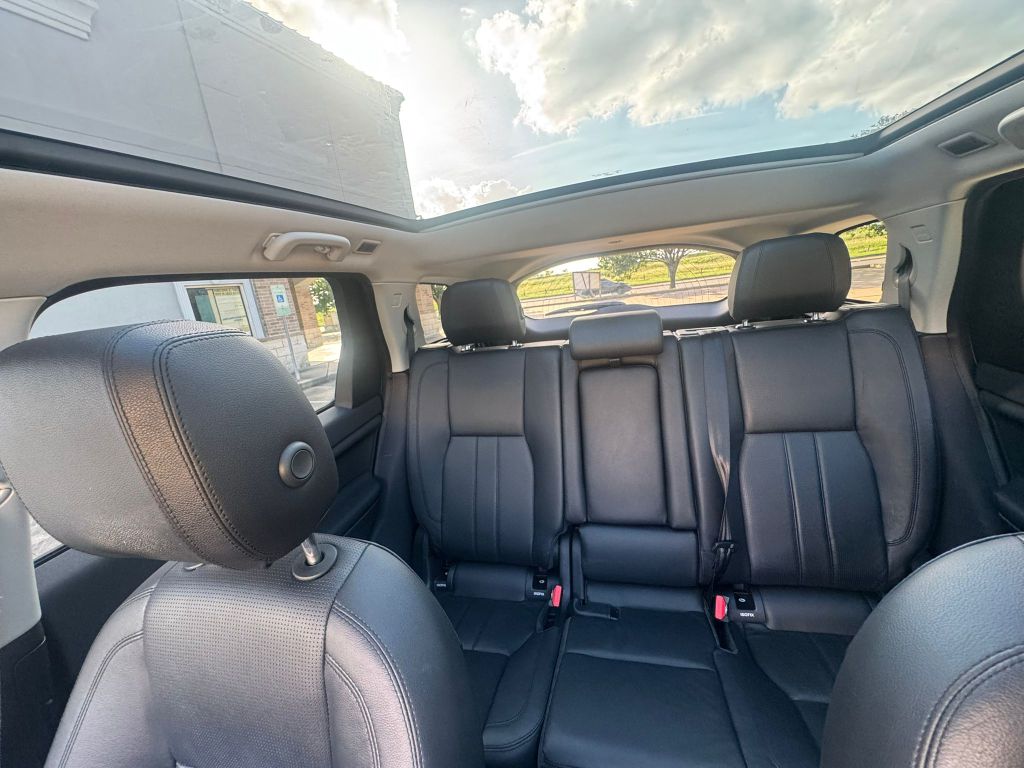 Photo 28 of this LAND ROVER DISCOVERY SPORT
