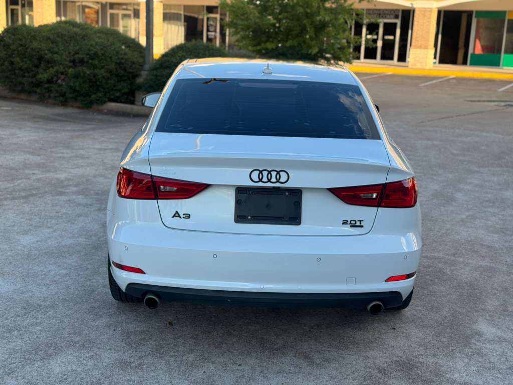 Photo 2 of this AUDI A3