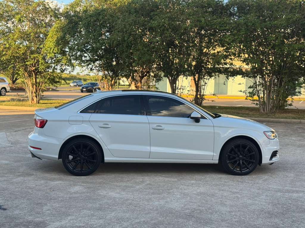 Photo 3 of this AUDI A3