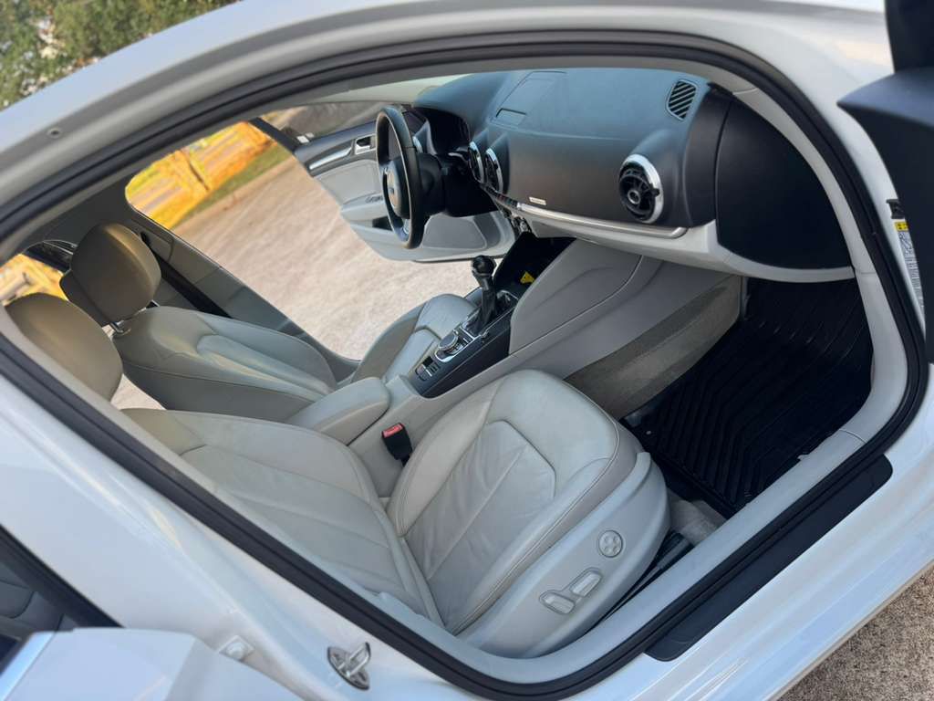 Photo 15 of this AUDI A3