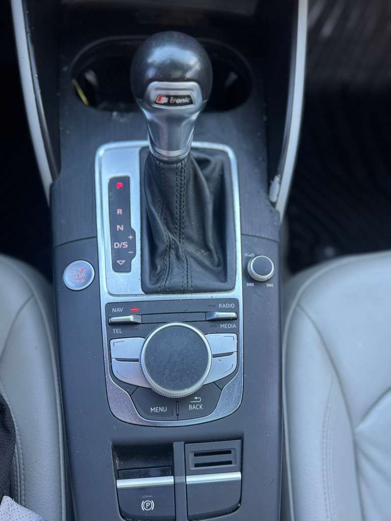 Photo 21 of this AUDI A3