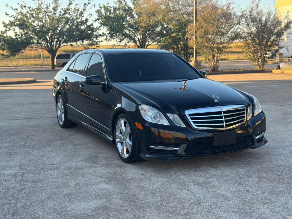 Photo 3 of this MERCEDES-BENZ E-CLASS
