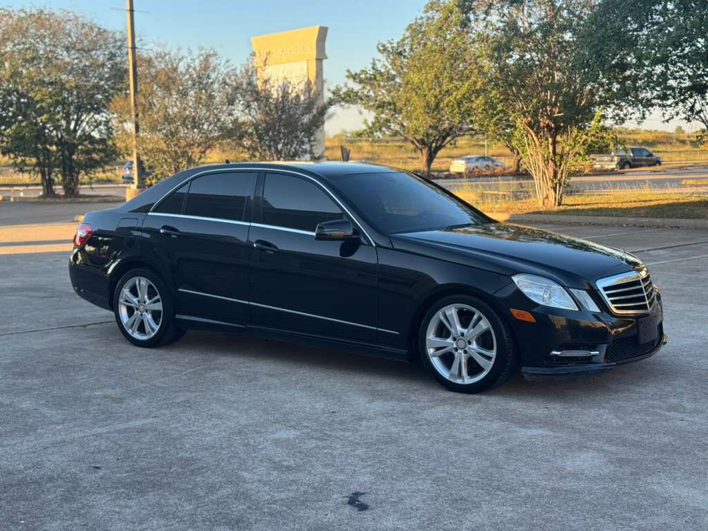 Photo 4 of this MERCEDES-BENZ E-CLASS