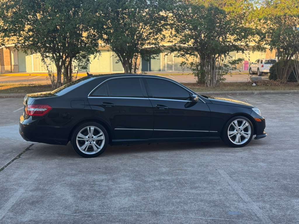 Photo 6 of this MERCEDES-BENZ E-CLASS
