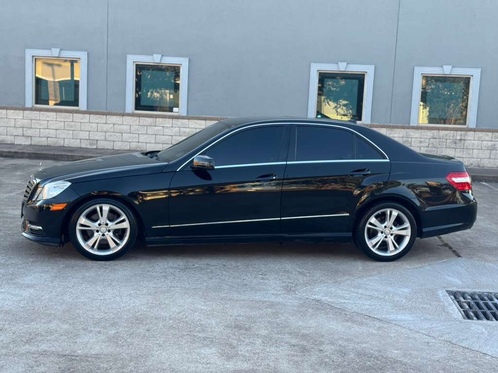 Photo 16 of this MERCEDES-BENZ E-CLASS
