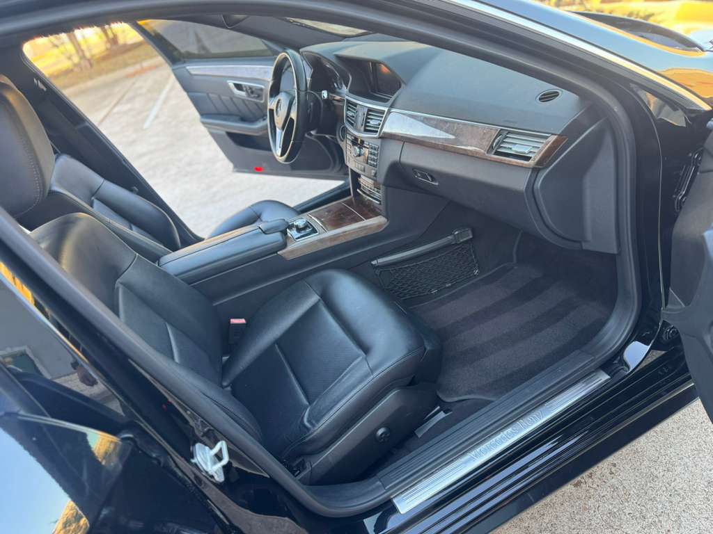 Photo 17 of this MERCEDES-BENZ E-CLASS