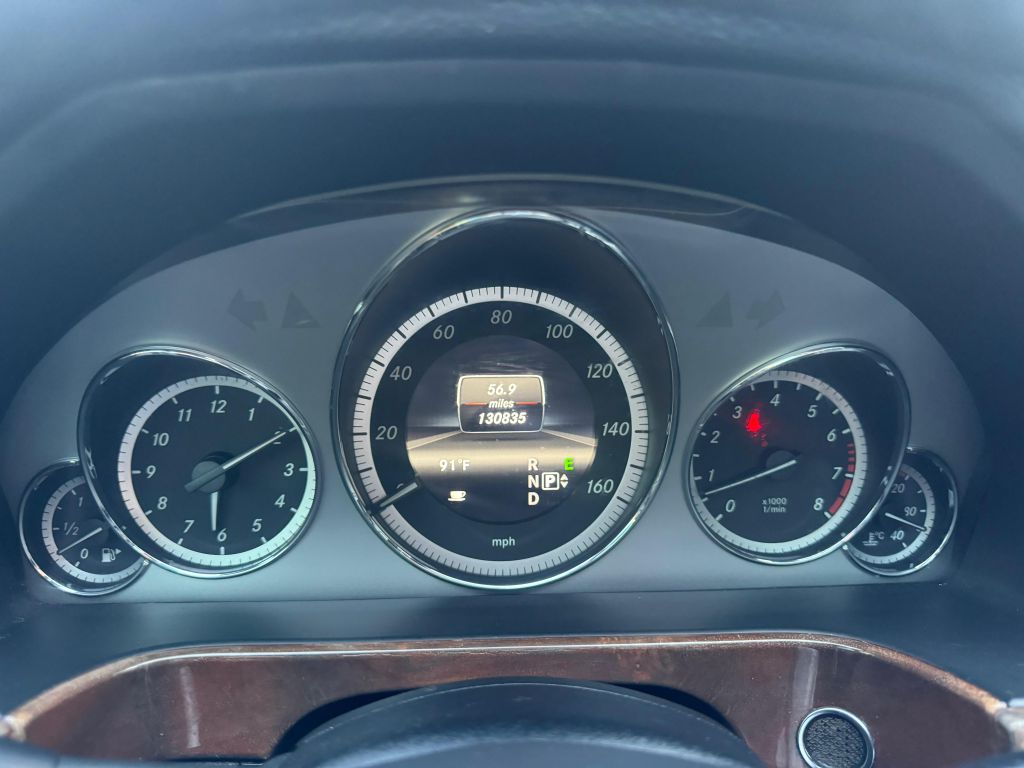 Photo 19 of this MERCEDES-BENZ E-CLASS