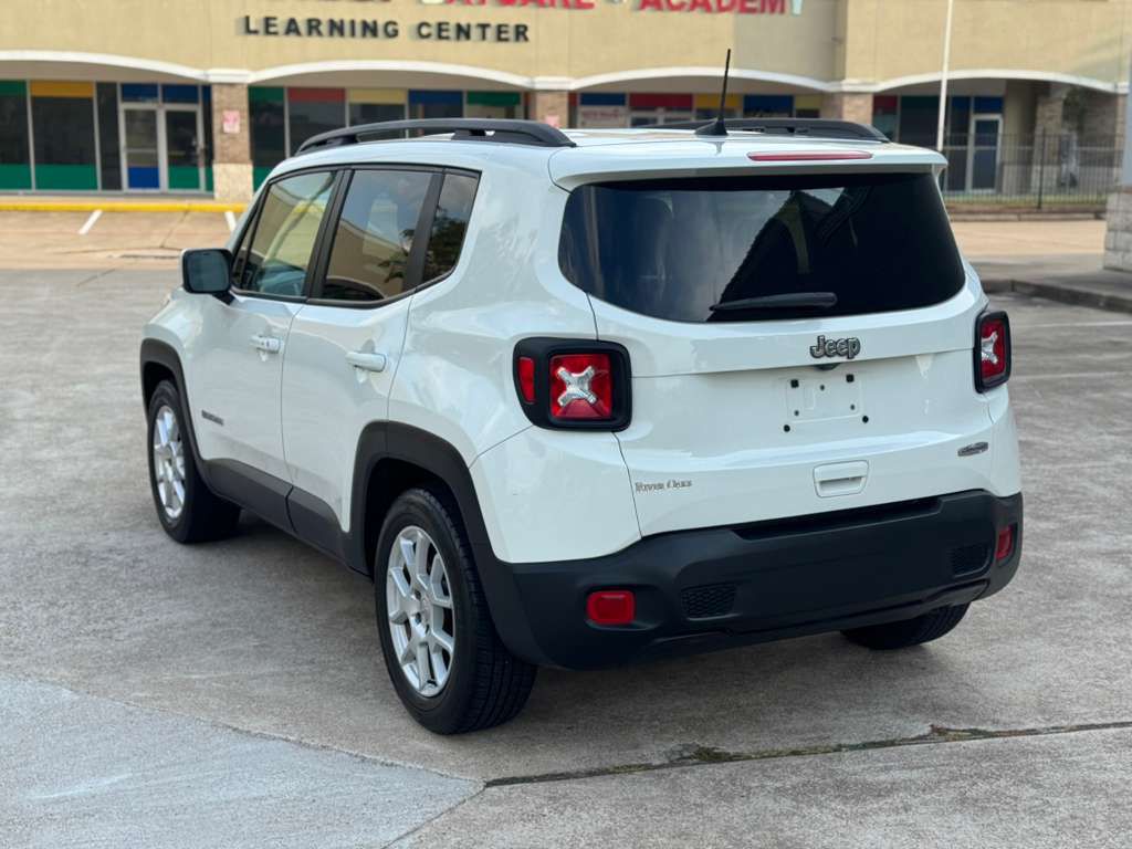 Photo 3 of this JEEP RENEGADE