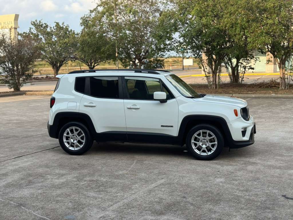 Photo 8 of this JEEP RENEGADE