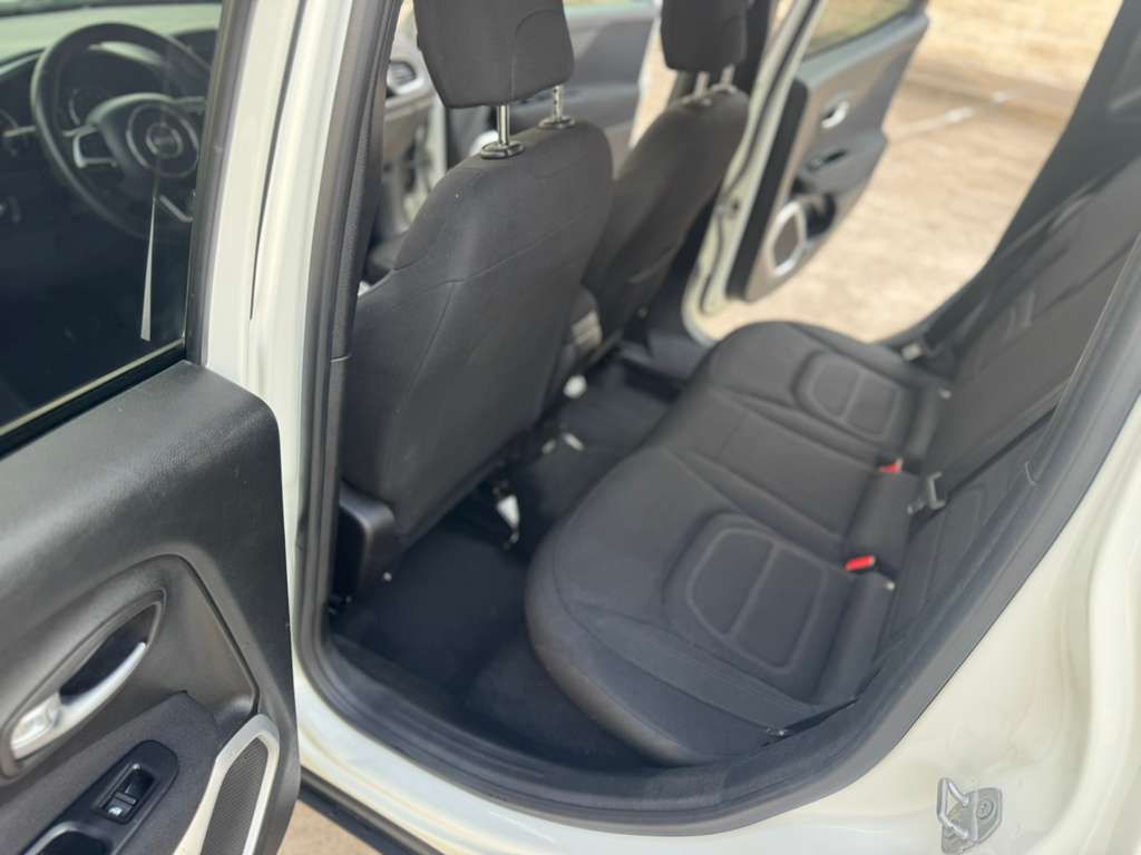 Photo 13 of this JEEP RENEGADE