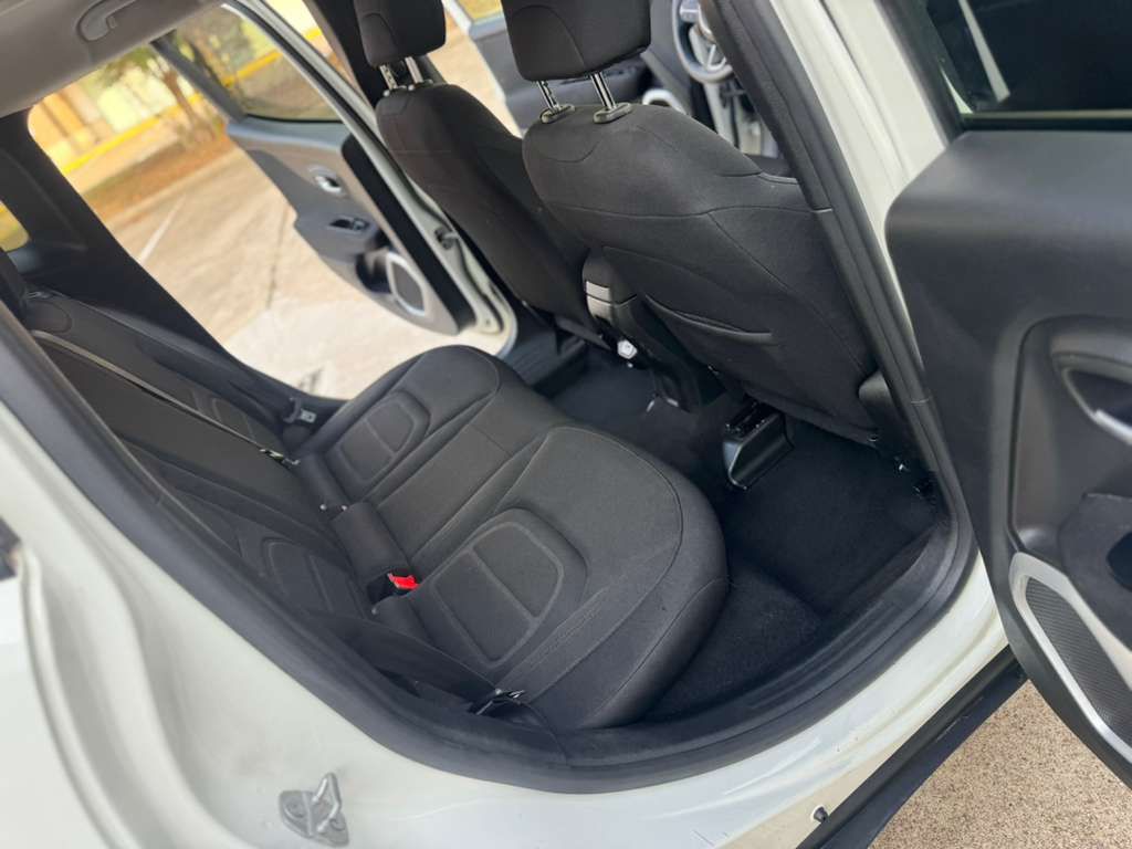 Photo 14 of this JEEP RENEGADE