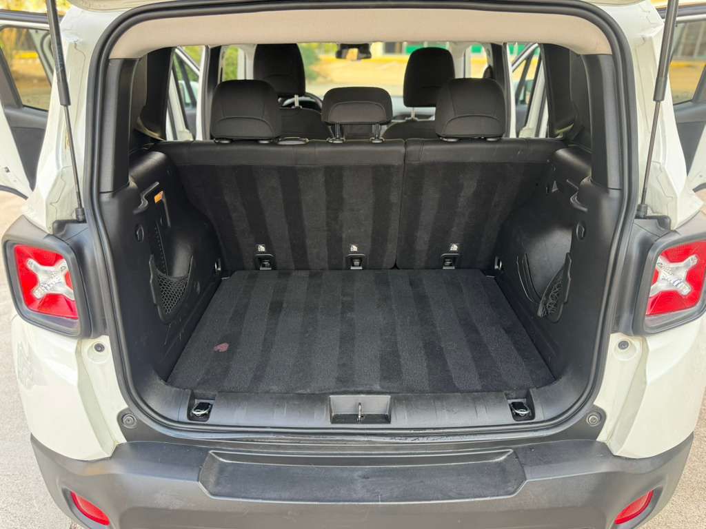 Photo 15 of this JEEP RENEGADE