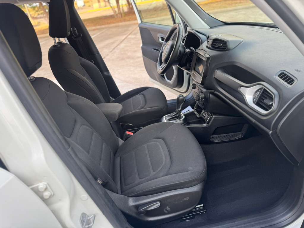 Photo 16 of this JEEP RENEGADE