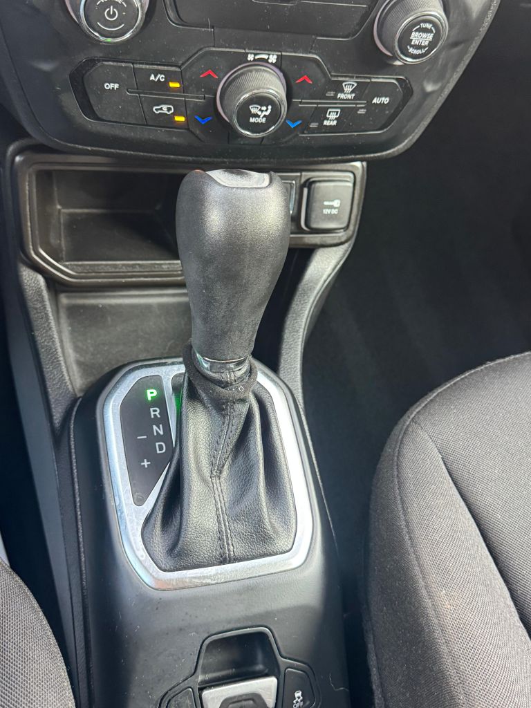 Photo 21 of this JEEP RENEGADE