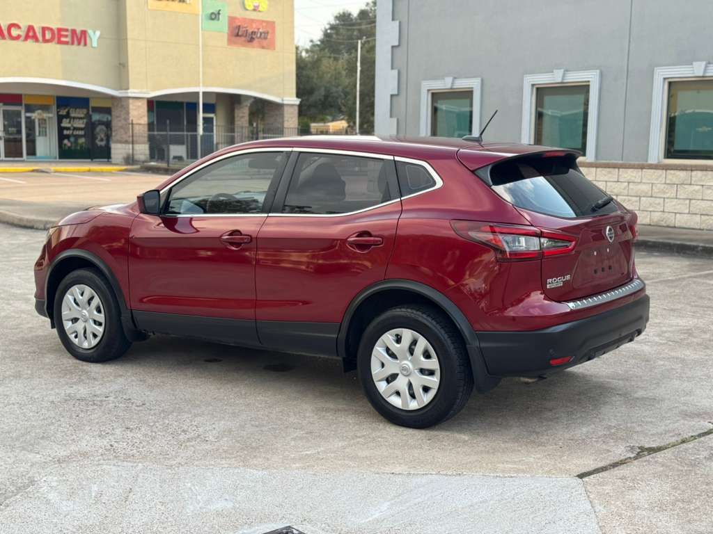 Photo 9 of this NISSAN ROGUE SPORT