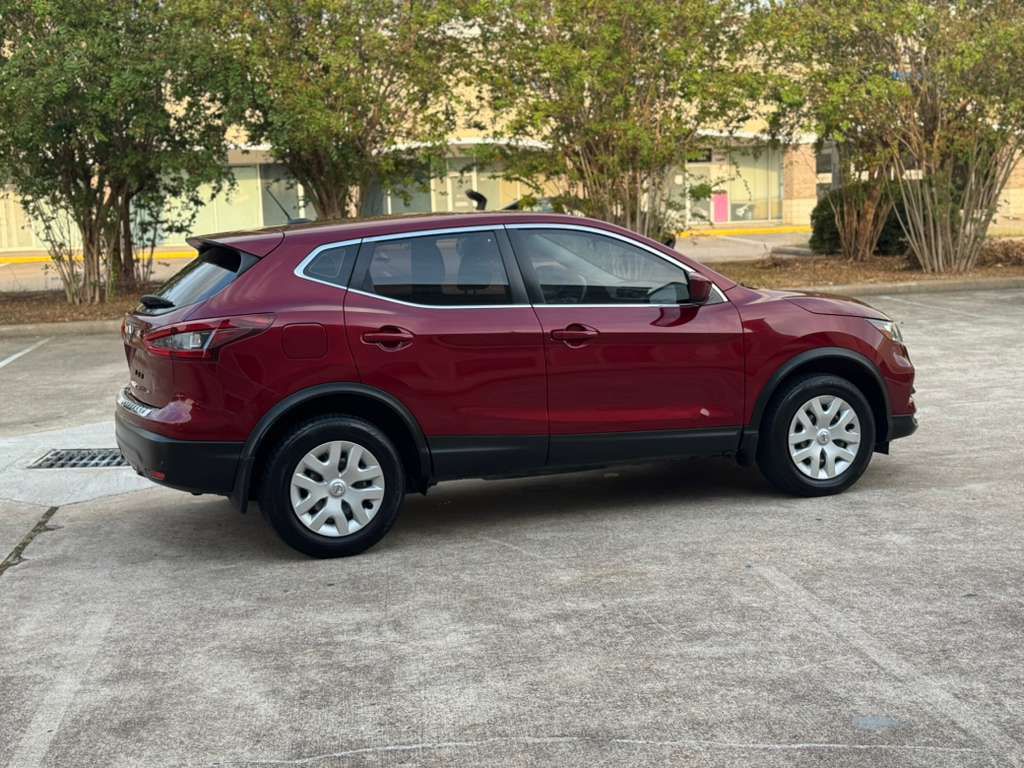 Photo 12 of this NISSAN ROGUE SPORT