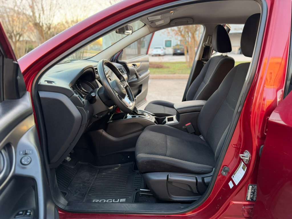 Photo 14 of this NISSAN ROGUE SPORT