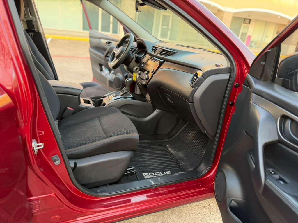 Photo 16 of this NISSAN ROGUE SPORT