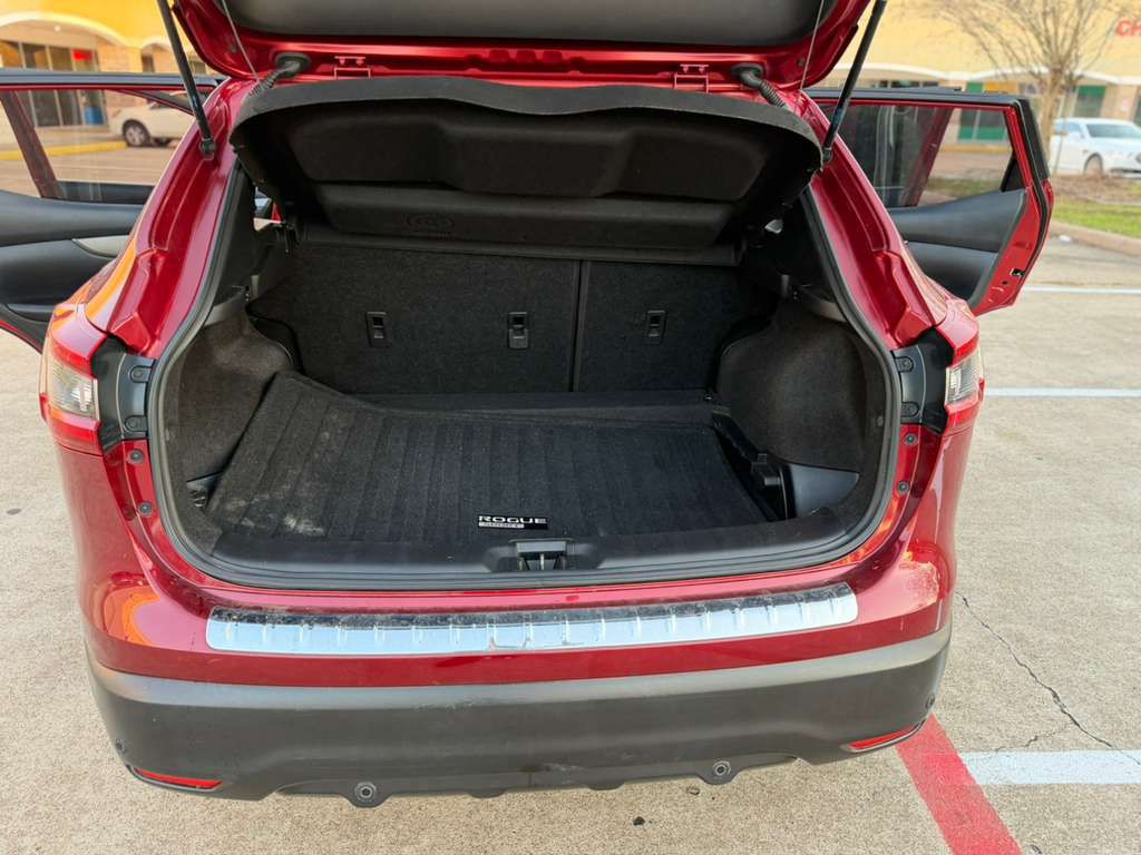 Photo 17 of this NISSAN ROGUE SPORT