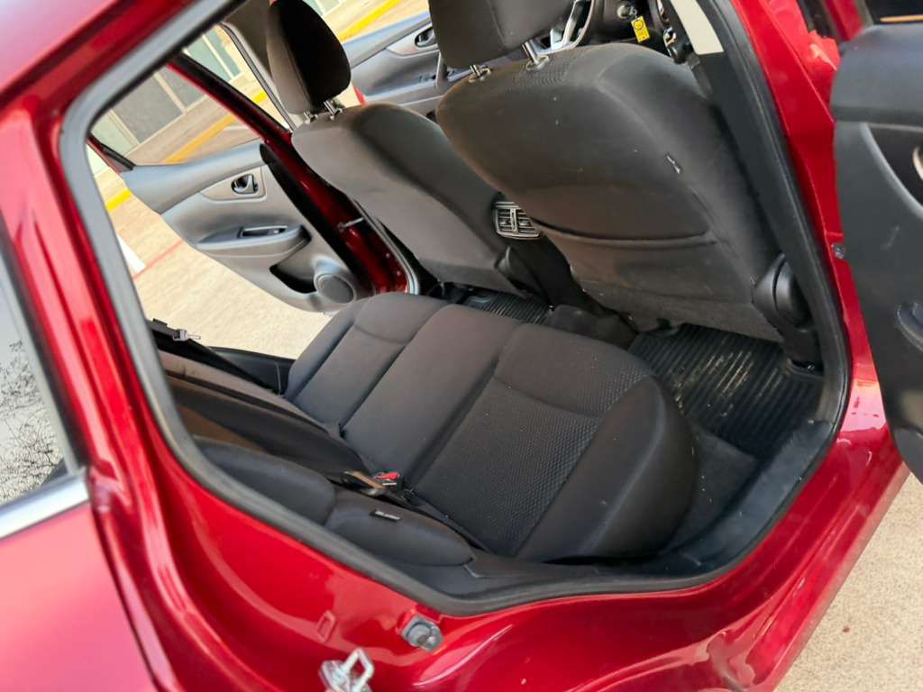 Photo 18 of this NISSAN ROGUE SPORT
