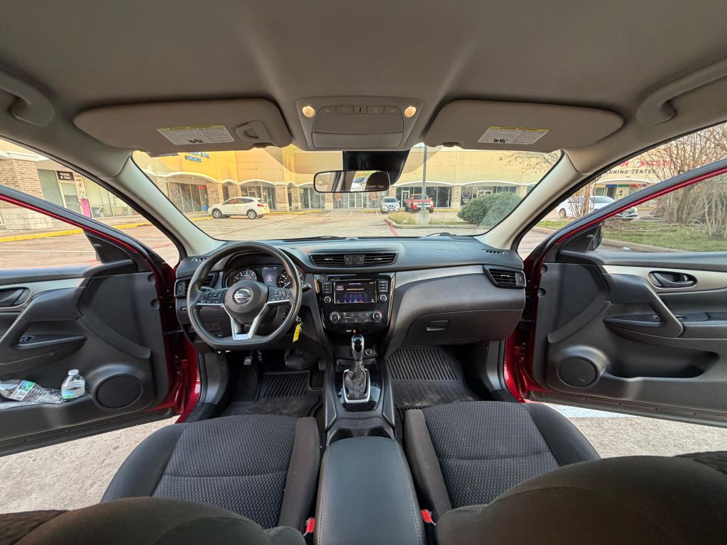 Photo 19 of this NISSAN ROGUE SPORT