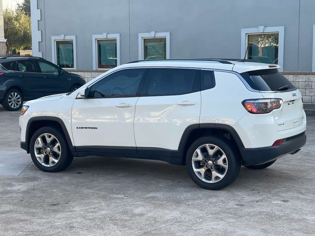 Photo 3 of this JEEP COMPASS