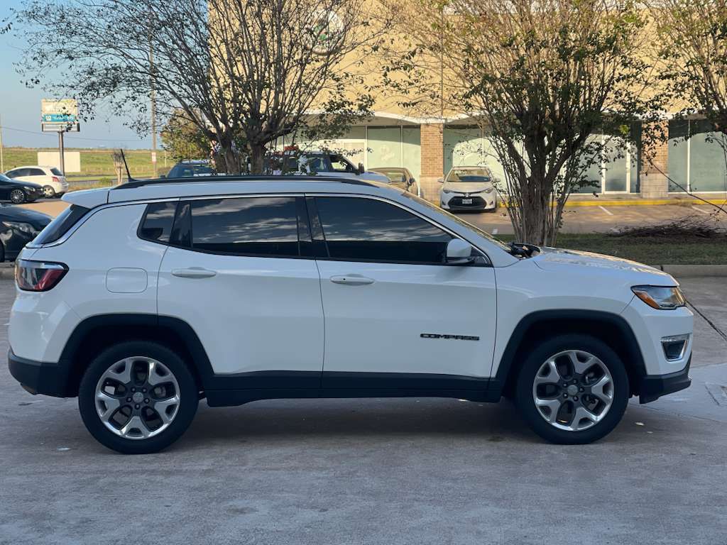 Photo 7 of this JEEP COMPASS