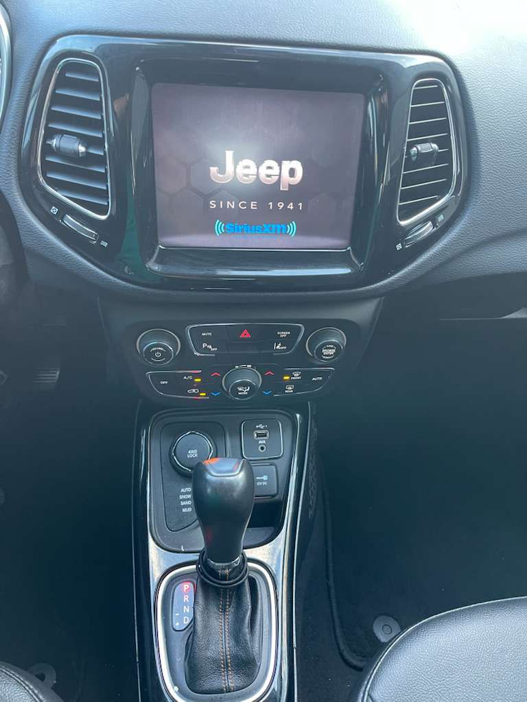 Photo 11 of this JEEP COMPASS