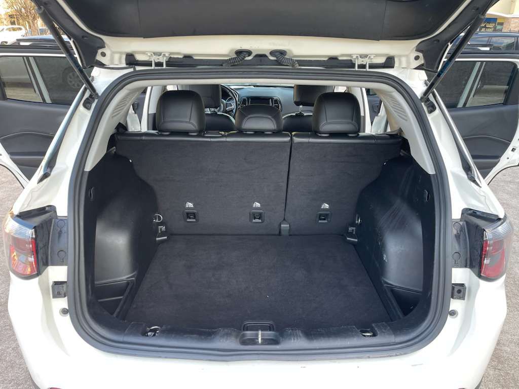 Photo 15 of this JEEP COMPASS