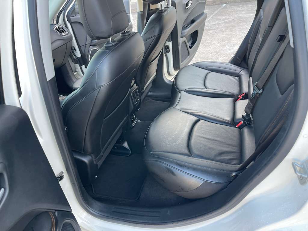 Photo 16 of this JEEP COMPASS