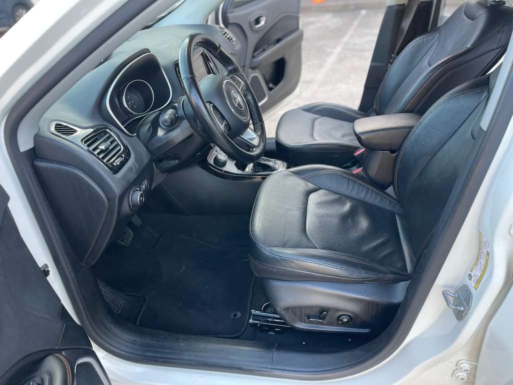 Photo 17 of this JEEP COMPASS