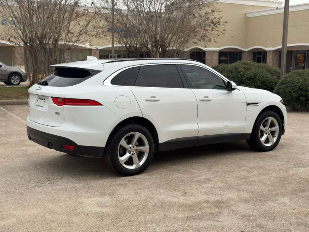 Photo 6 of this JAGUAR F-PACE