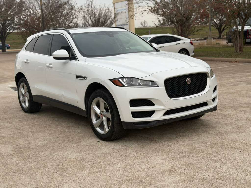 Photo 8 of this JAGUAR F-PACE