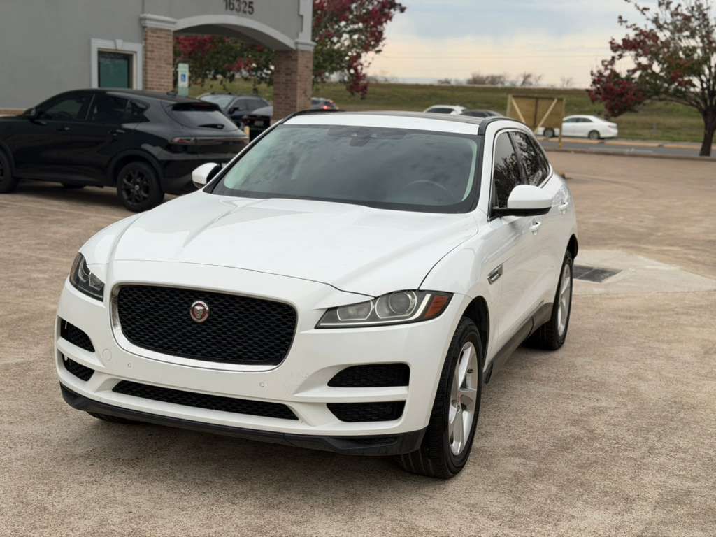 Photo 10 of this JAGUAR F-PACE