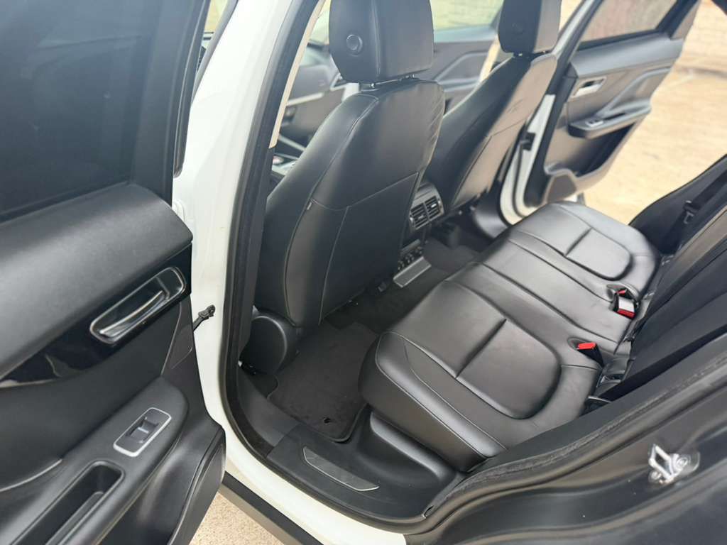 Photo 13 of this JAGUAR F-PACE