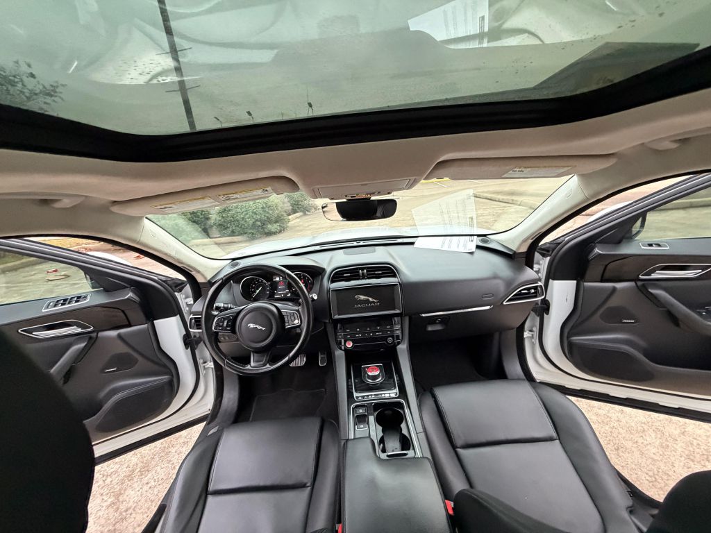 Photo 20 of this JAGUAR F-PACE