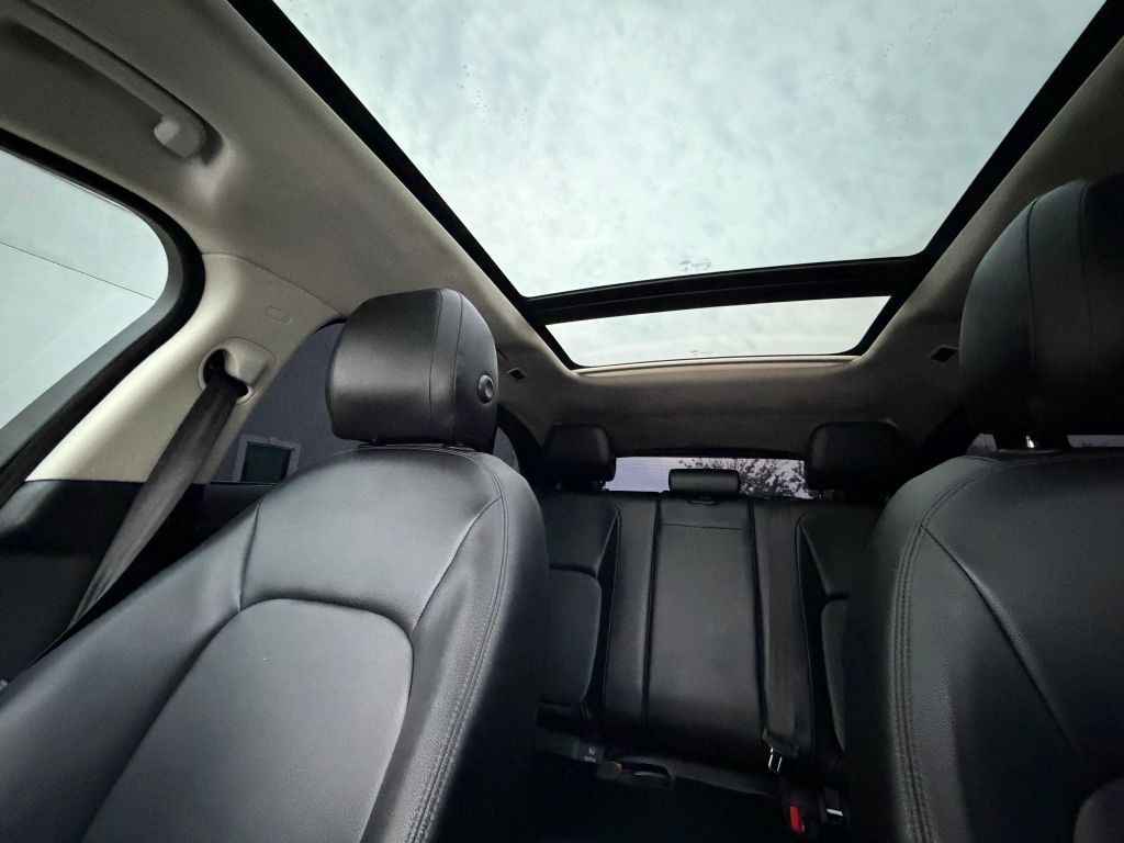 Photo 23 of this JAGUAR F-PACE