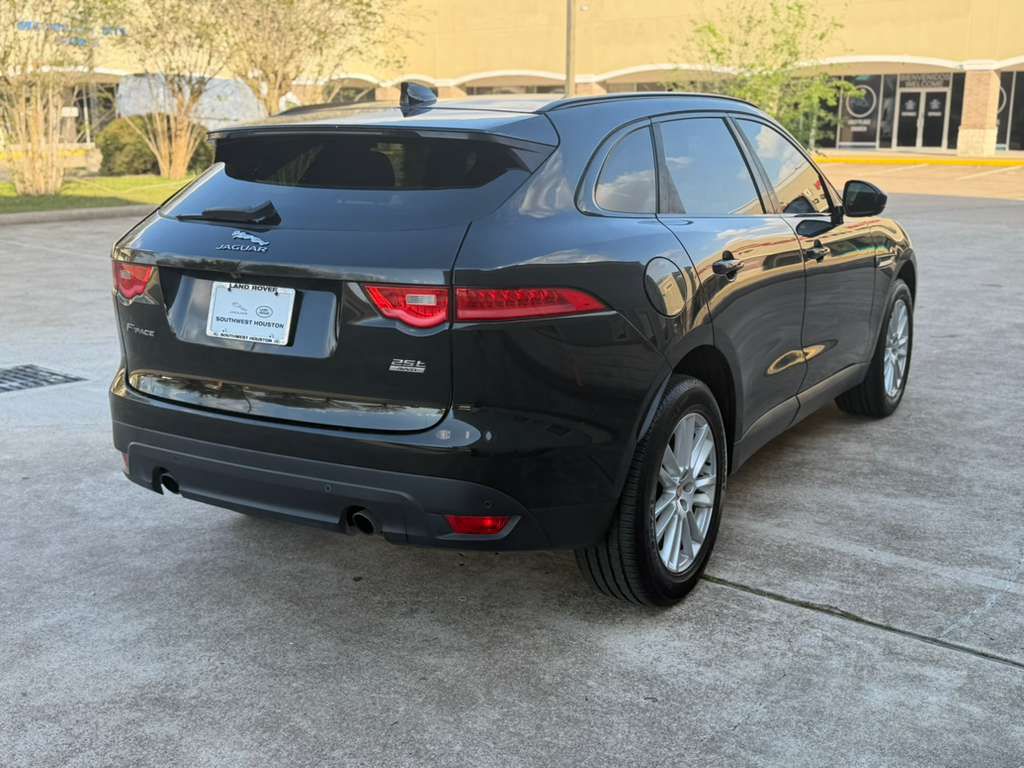 Photo 6 of this JAGUAR F-PACE