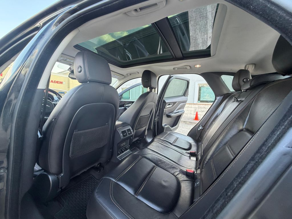 Photo 16 of this JAGUAR F-PACE