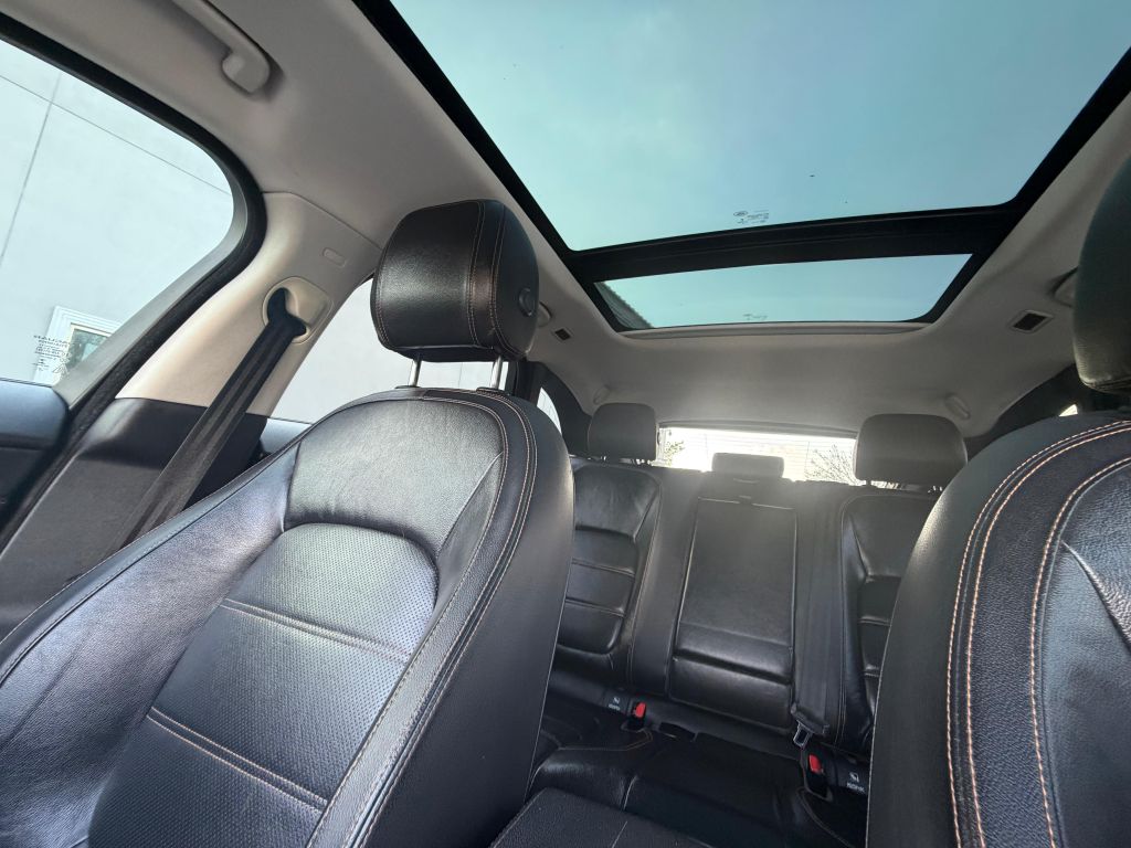 Photo 18 of this JAGUAR F-PACE