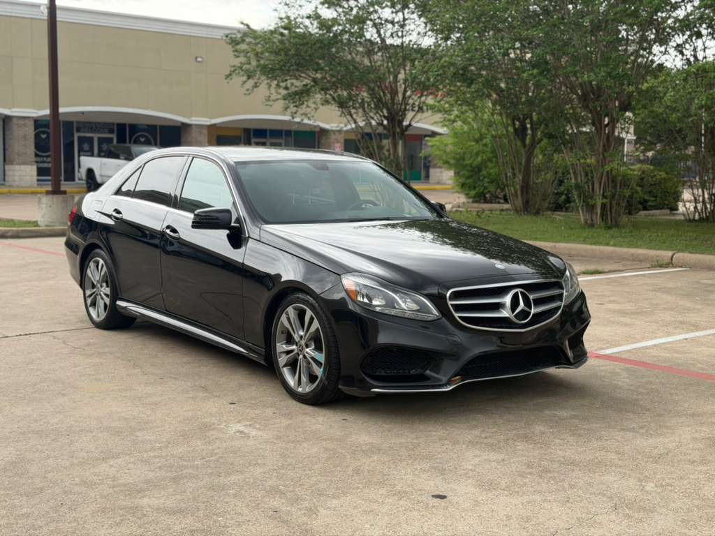 Photo 2 of this MERCEDES-BENZ E-CLASS