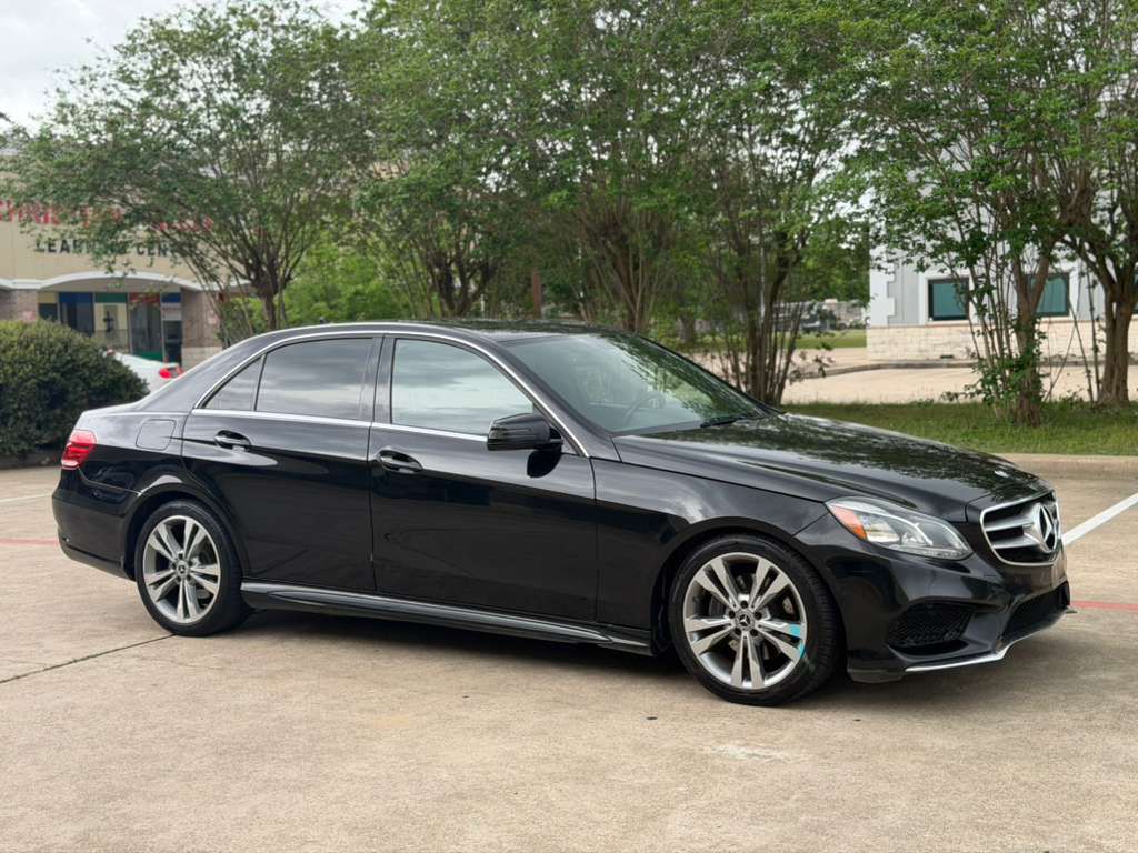 Photo 4 of this MERCEDES-BENZ E-CLASS